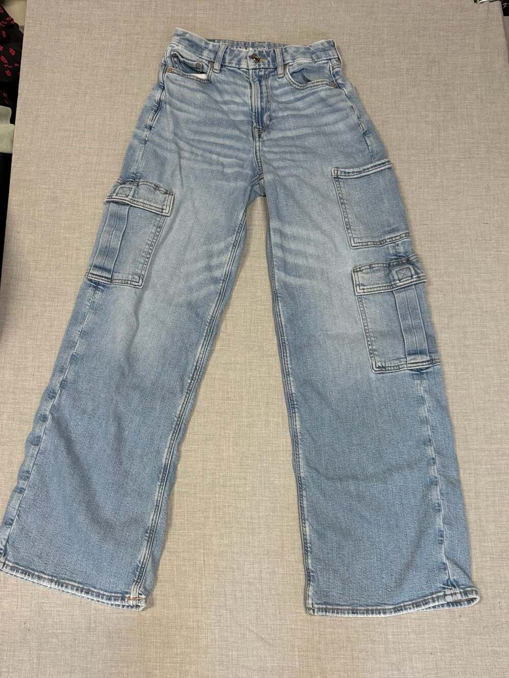 American Eagle Outfitters Women's Light Wash Wide-Leg Cargo Jeans - Picture 1 of 3